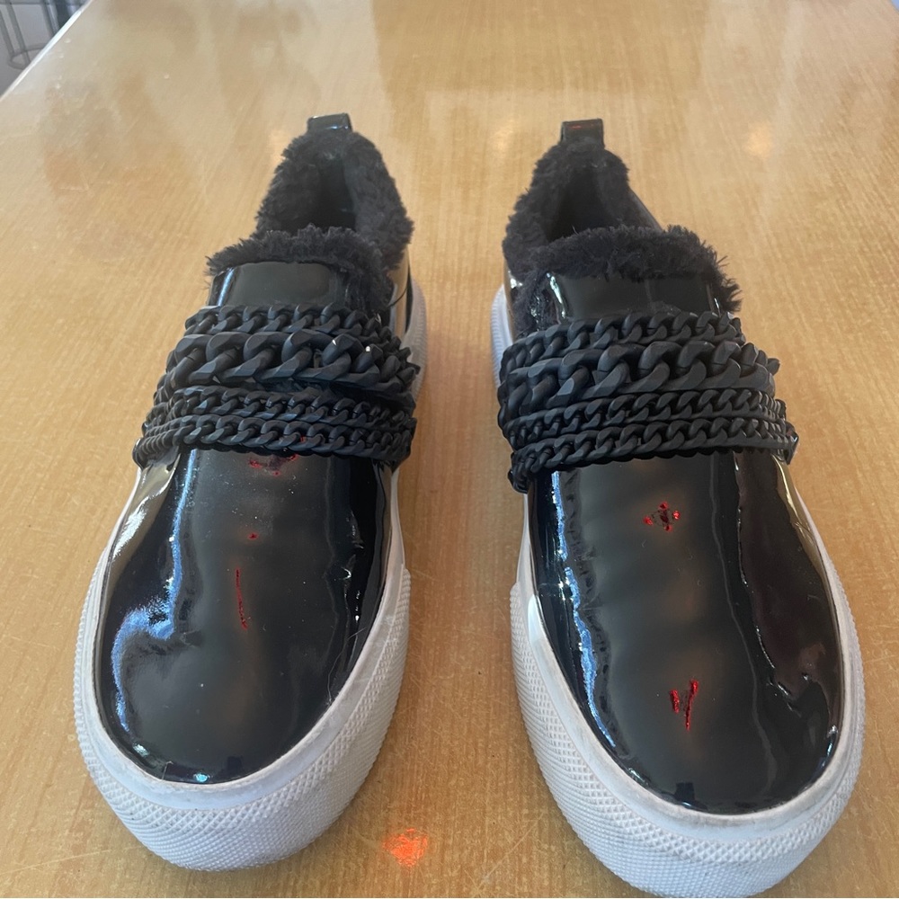 Black patent leather loafer. Kendall+Kylie. SZ 7.5